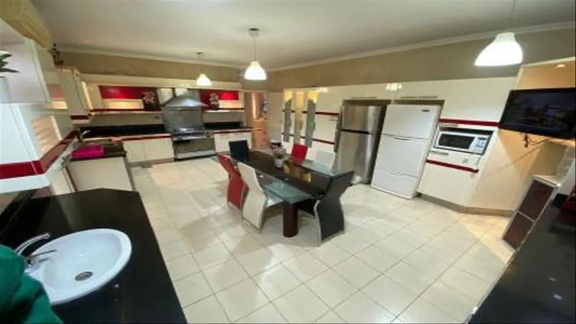 Luxury Apartment in Al-Bayan with Private Pool and Garden