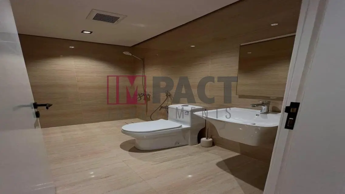 Villa Town prime location,low price mins Hyde park