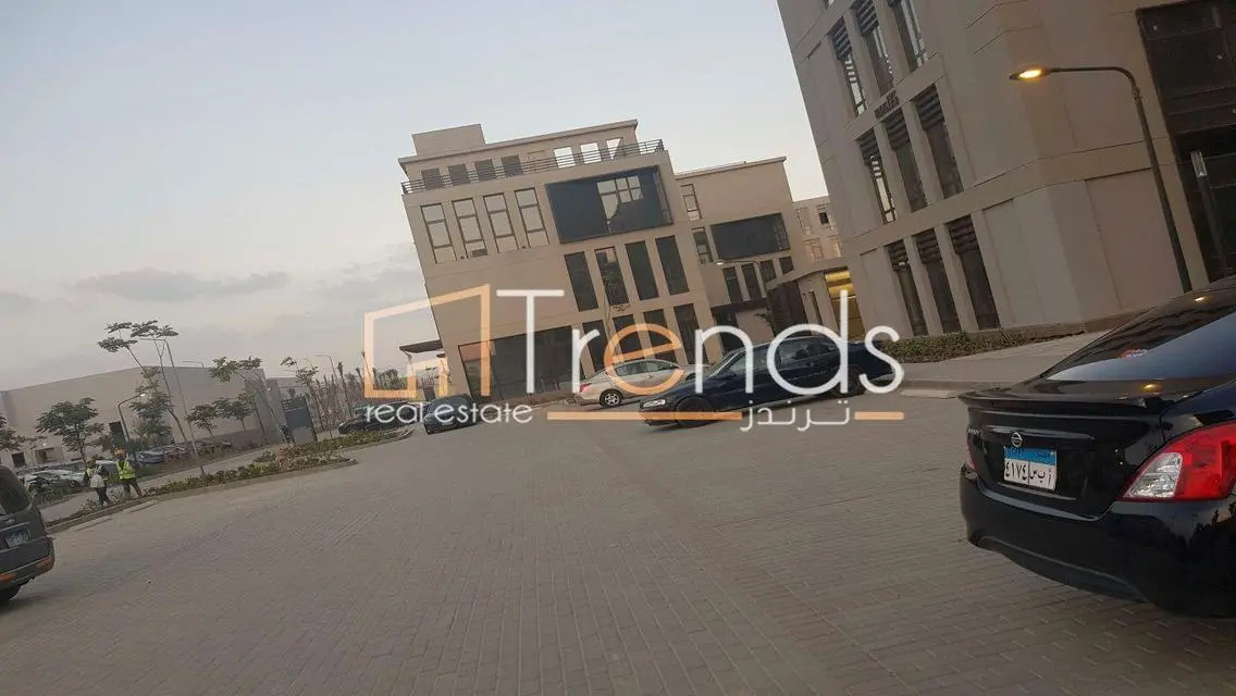 مكتب ادراى 118متر فى ديستريكت 5 بالتقسيط حتى 2027