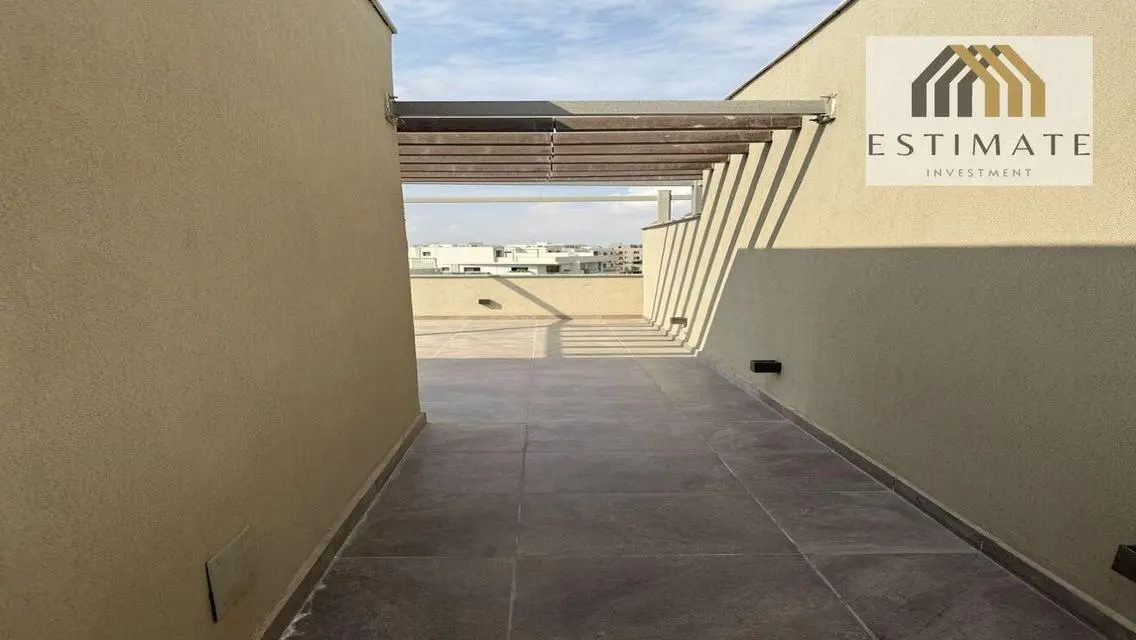 Studio with roof for rent 50m furnishd in Villette