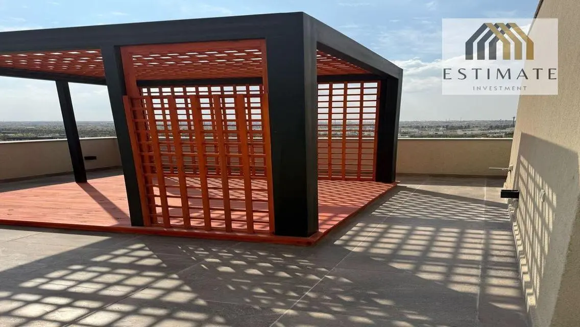 Studio with roof for rent 50m furnishd in Villette