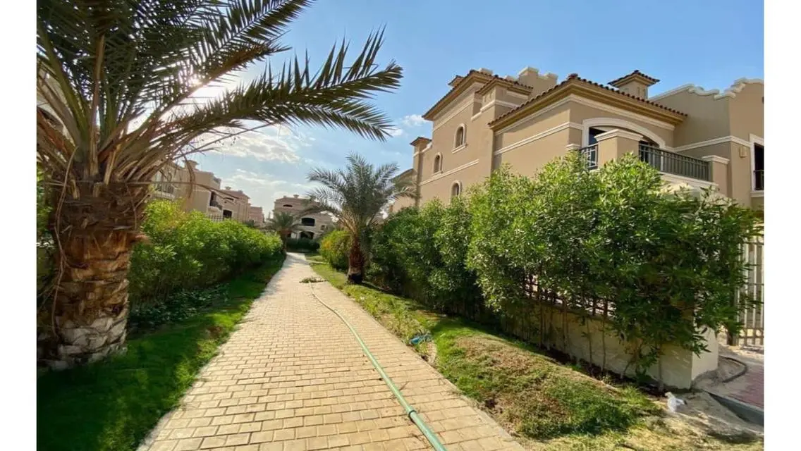 فيلا للبيع جوا اكبر كمبوند لشركة لافيستا متشطبة