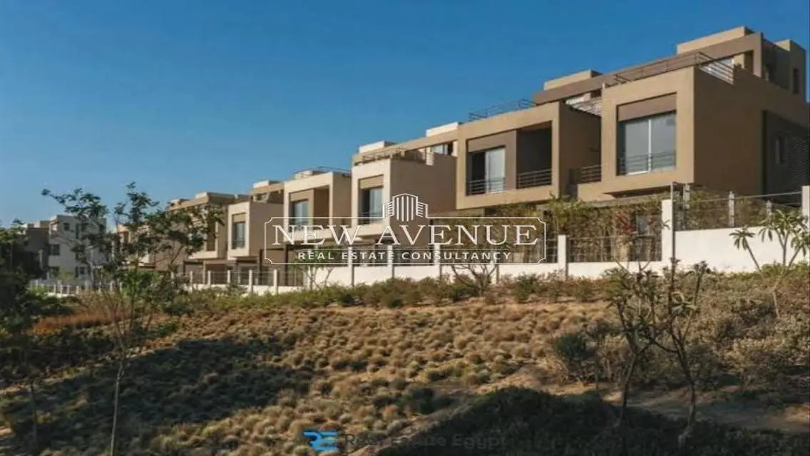3 beds Town house corner in Palm hills new Cairo