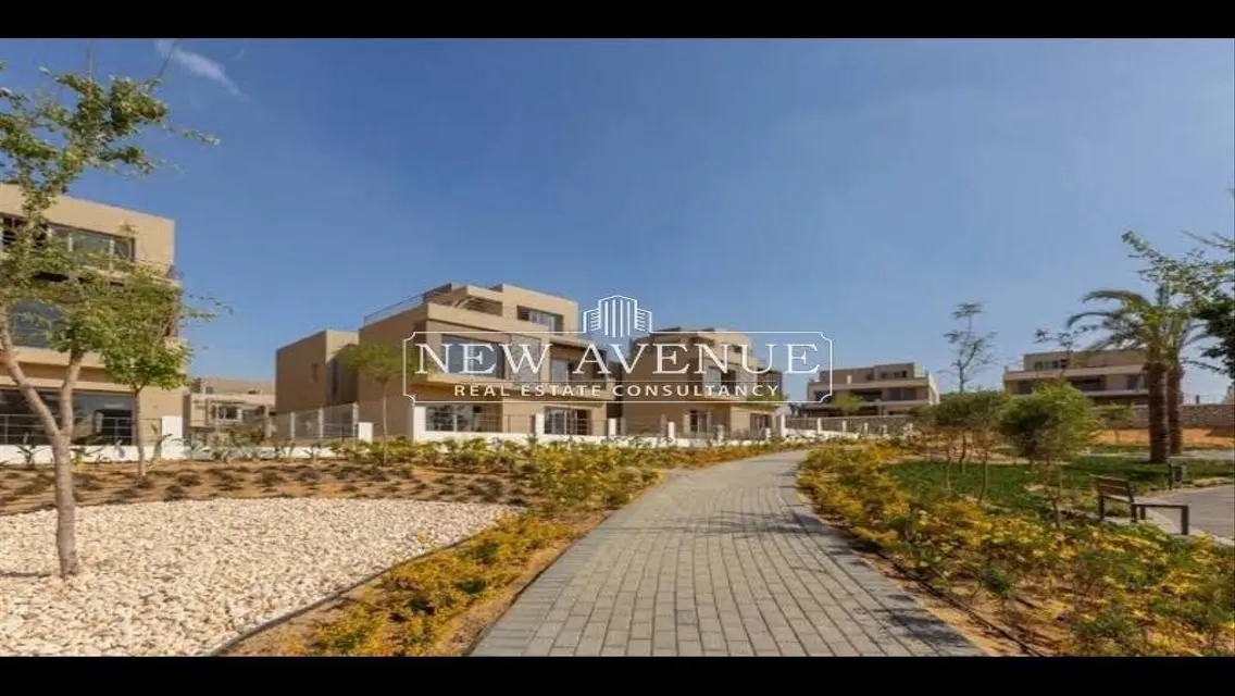 3 beds Town house corner in Palm hills new Cairo