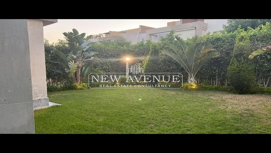 3 beds Town house corner in Palm hills new Cairo