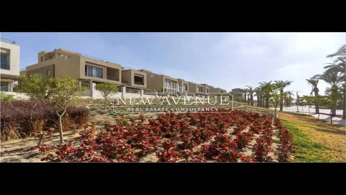 3 beds Town house corner in Palm hills new Cairo
