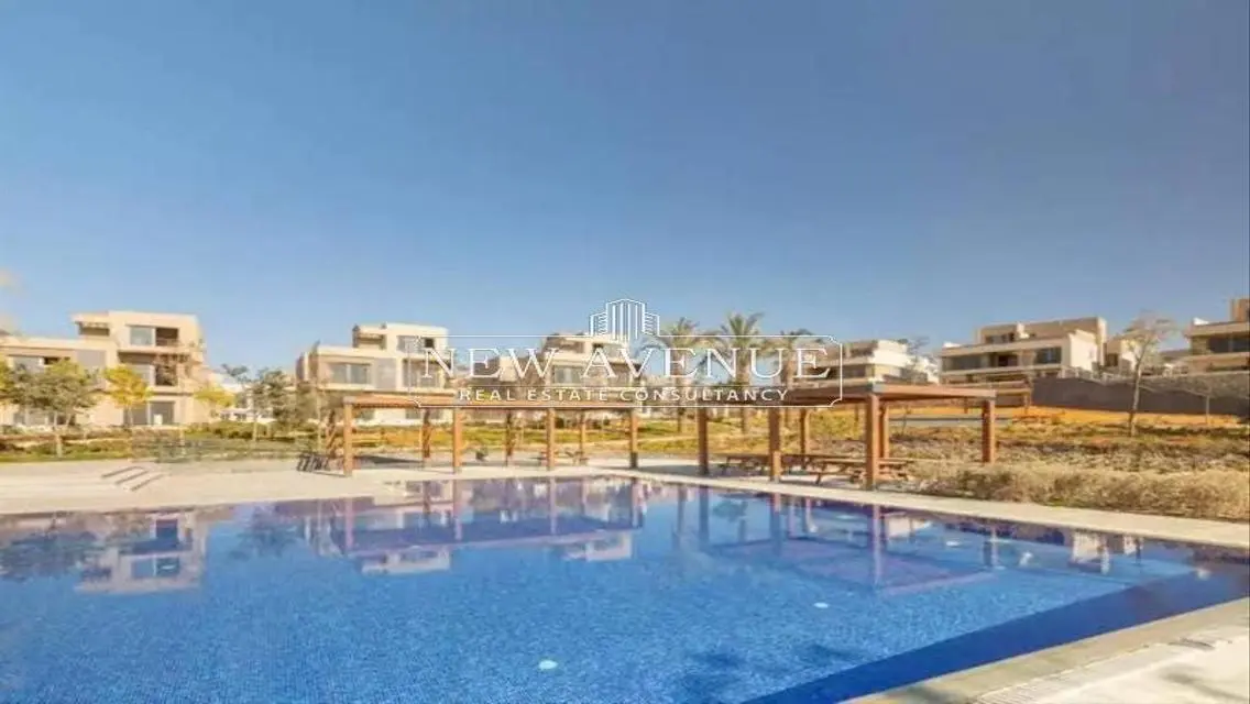 3 beds Town house corner in Palm hills new Cairo