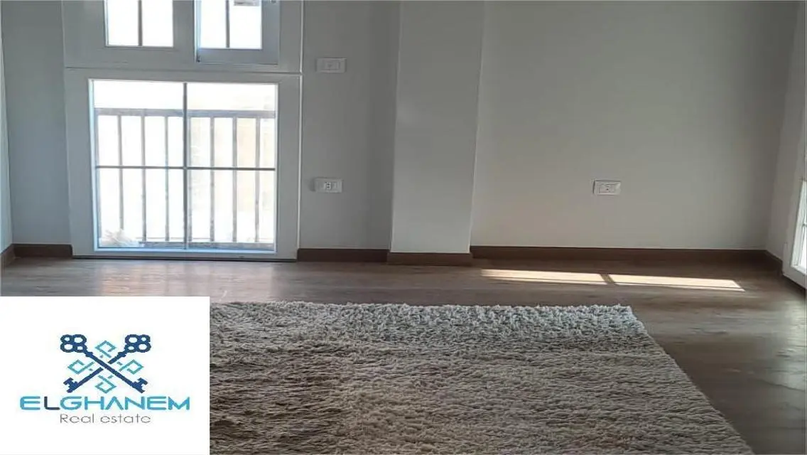 تاون هاوس ميدل للبيع تشطيب فاخر بقلب الكمبوند