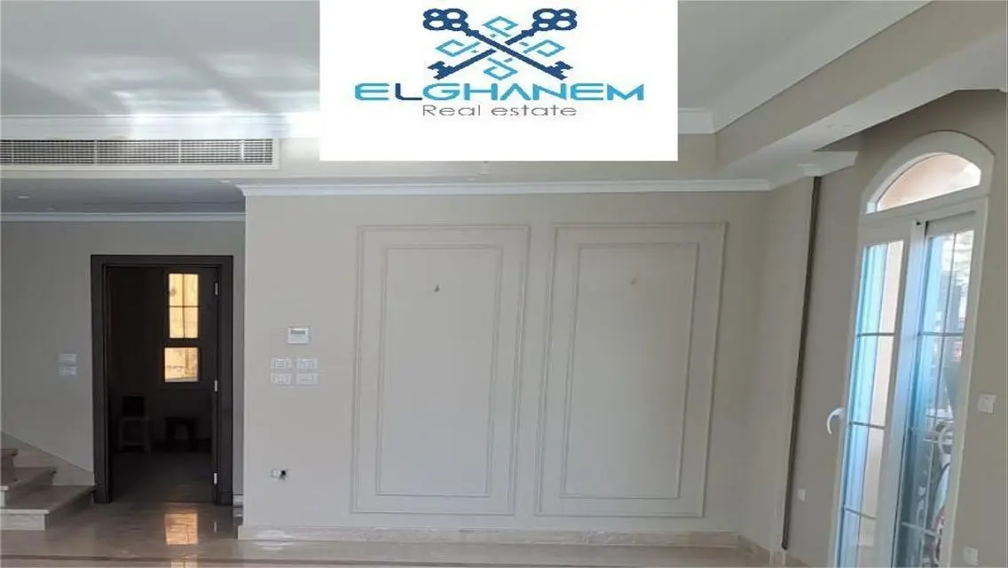 تاون هاوس ميدل للبيع تشطيب فاخر بقلب الكمبوند