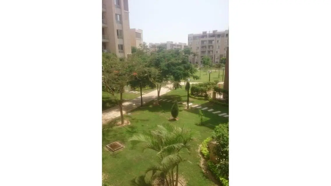 فيلا فاخرة مطلة على البحيرة والمناظر الطبيعية للبيع