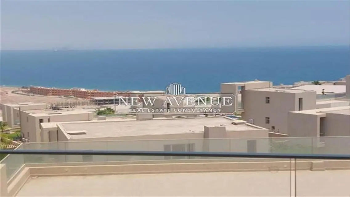 متشطب فيو على البحر والبحيرة - المونت جلالة