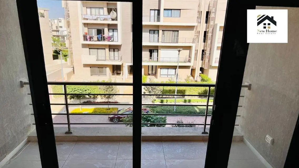 عقار فاخر بمساحة شاسعة ومرافق مميزة