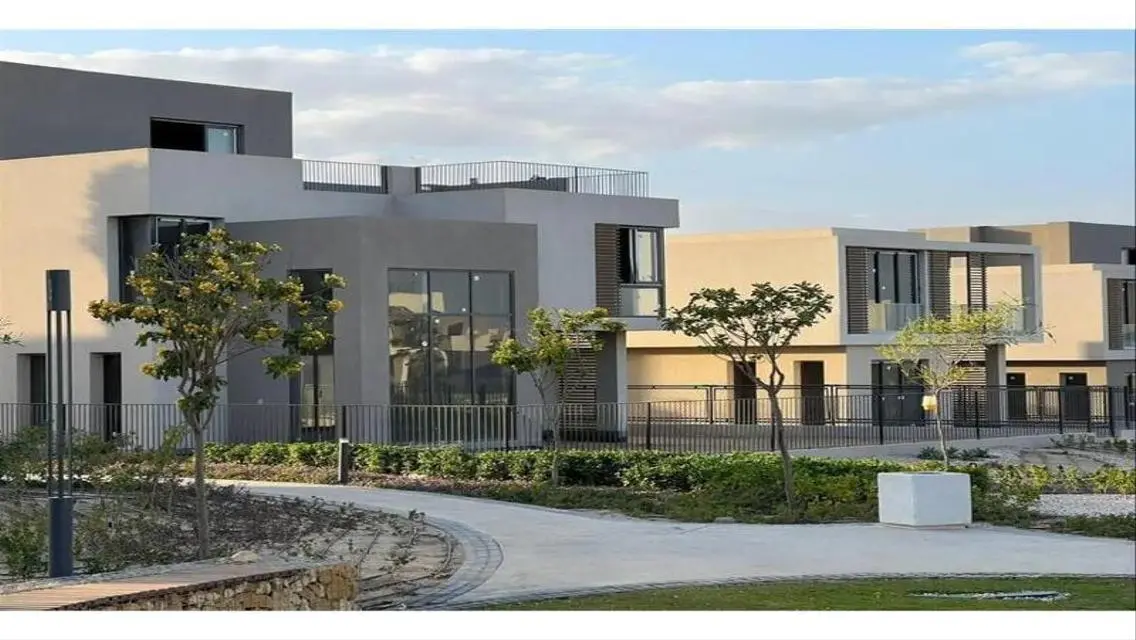 Twin house ready to move for sale in Sodic East