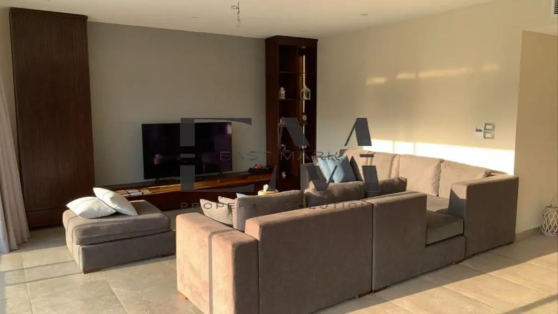 Furnished Apartment for sale in Lake View