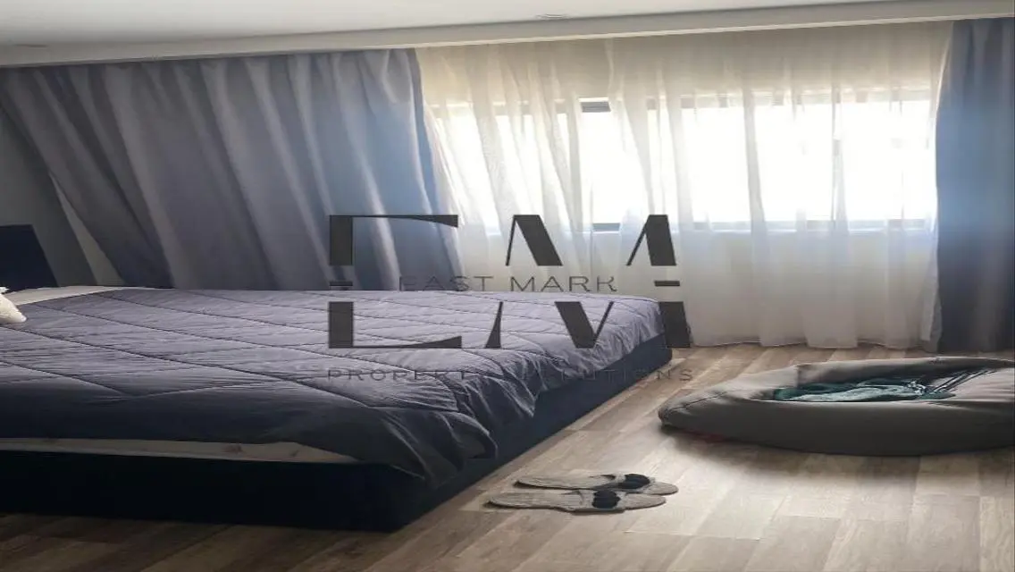 Furnished Apartment for sale in Lake View
