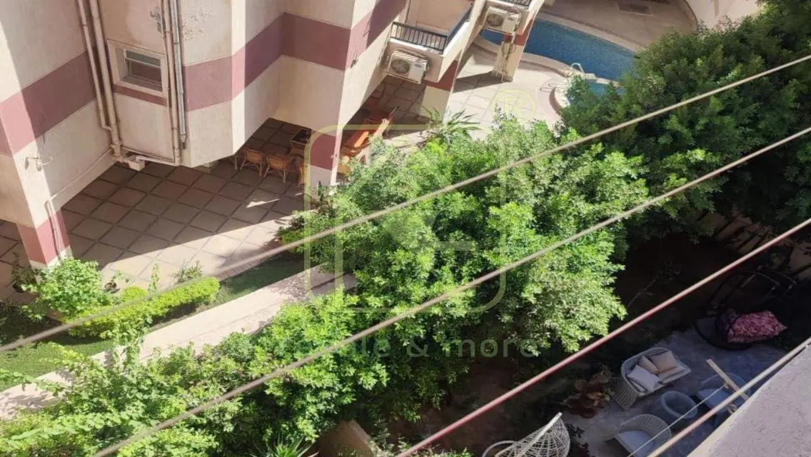 شقة رائعة مع شرفة في وسط المدينة