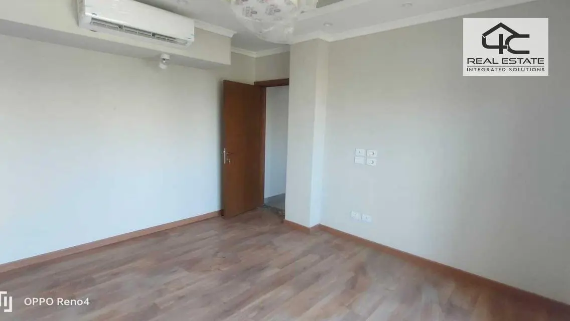 Villa corner 250m 4room fully finished Hyde Park