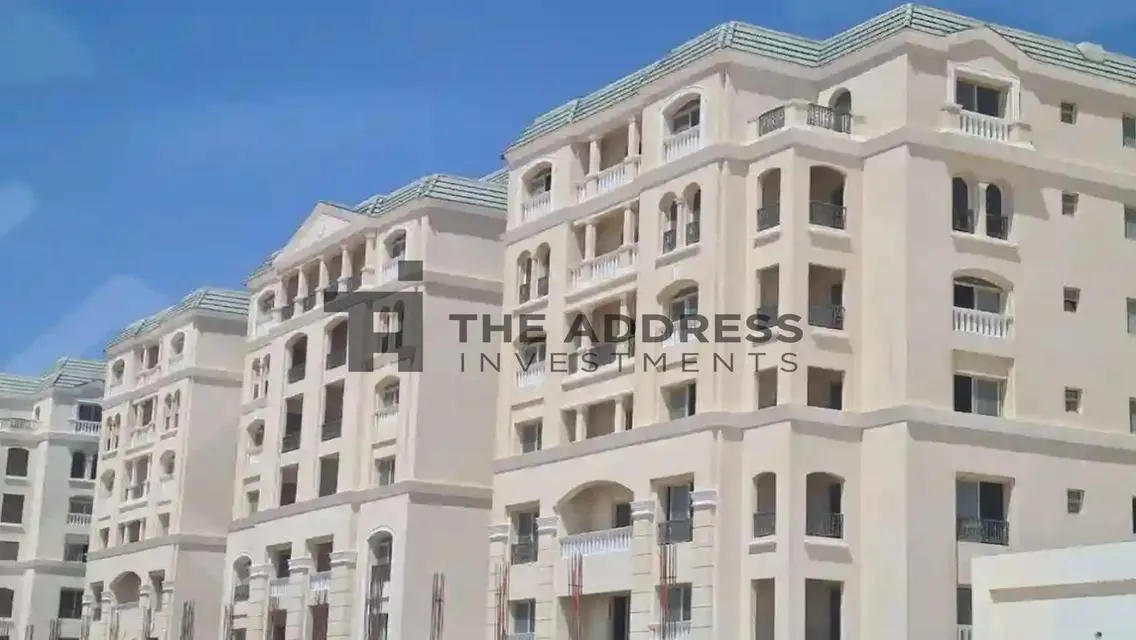 شقة نصف تشطيب موقع مميز فى لافينير