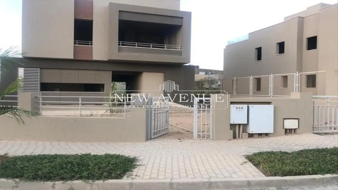 Standalone Villa 5 bedrooms corner - PalmHills PK2