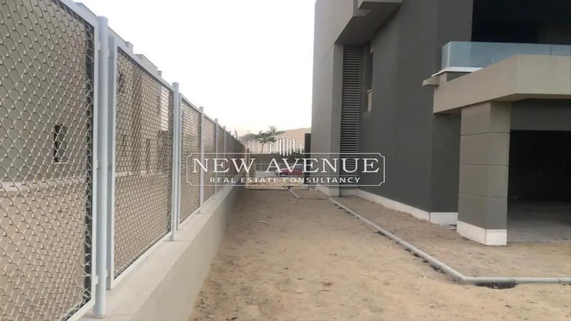 Standalone Villa 5 bedrooms corner - PalmHills PK2
