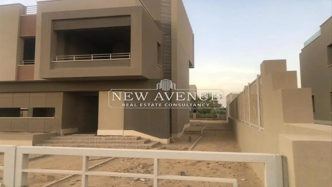 Standalone Villa 5 bedrooms corner - PalmHills PK2