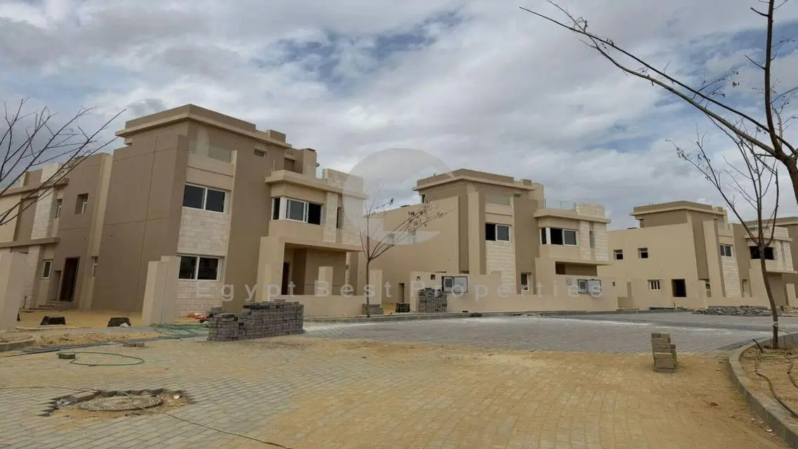 READY TO MOVE TWIN 4BEDROOM IN TAWNY OVER 8Y