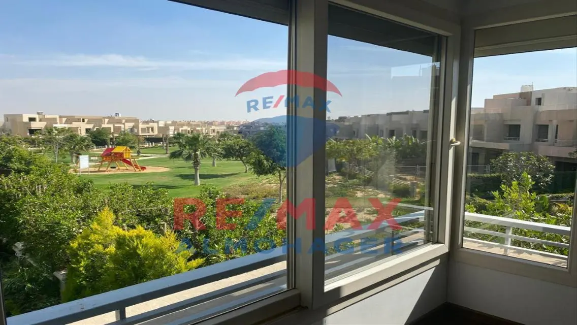 مجموعة متنوعة من التاون هاوس الكورنر - حديقه كبيره