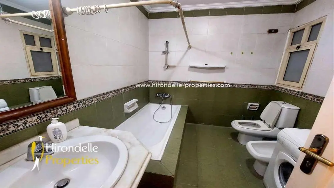 شقة واسعة للايجار بالمعادي دجلة