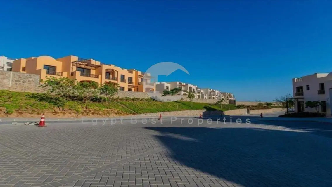 Chalet overlooking the sea, with big garden