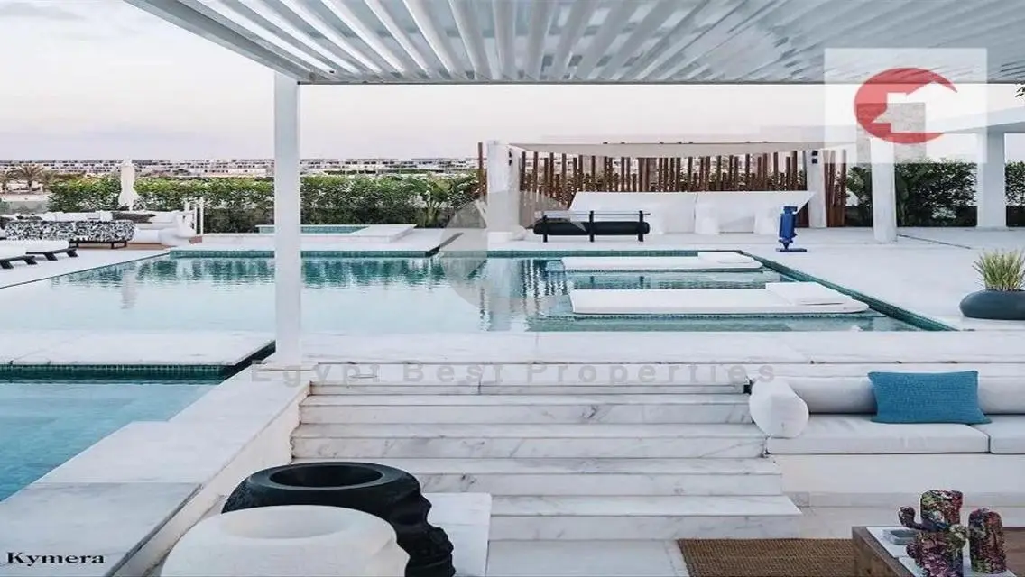 للبيع شاليه متشطب بفيو ع البحر في رملا رأس الحكمة!