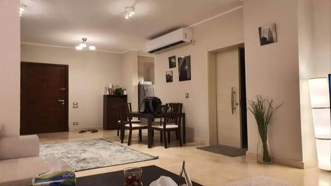 شقه للبيع مفروشه بالكامل بالتكيفات بسعر لقطه