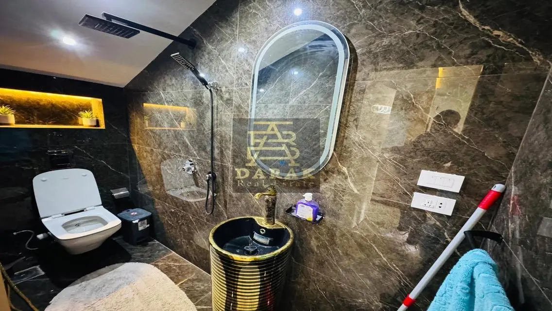 فيلا للبيع مدينتى فاخره بحمام سباحه بكل مشتملاتها