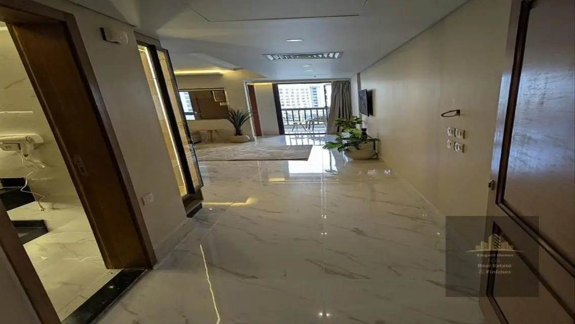 Hotel studio for rent, first used