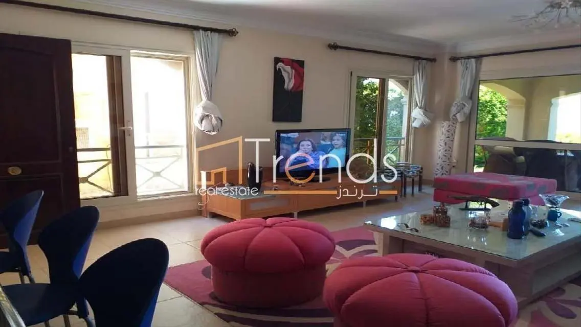 شاليه أرضى بحديقة خاصه يطل على البحر