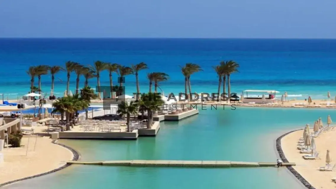 Townhouse +private pool over lagoon,Azzar Island