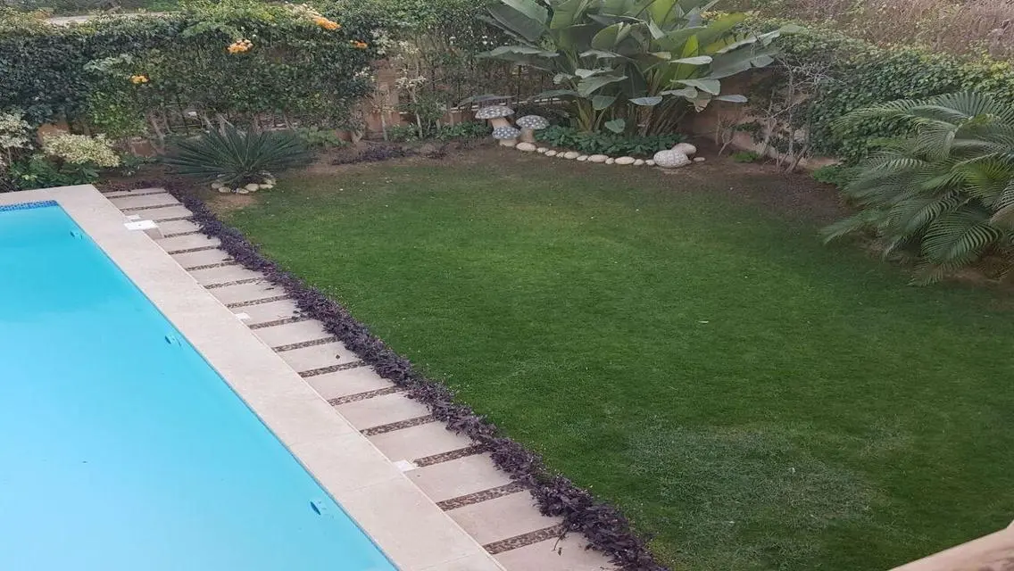 فيلا متشطبه للبيع فى اكتوبر , حمام سباحه