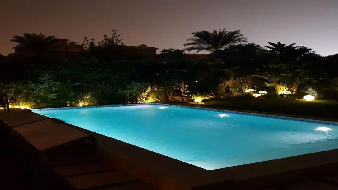 فيلا متشطبه للبيع فى اكتوبر , حمام سباحه