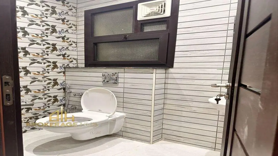 An apartment for rent in a location Eastown ,