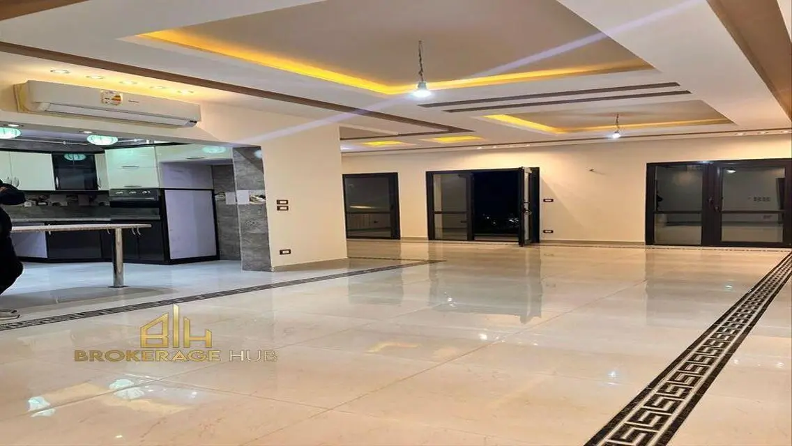 An apartment for rent in a location Eastown ,