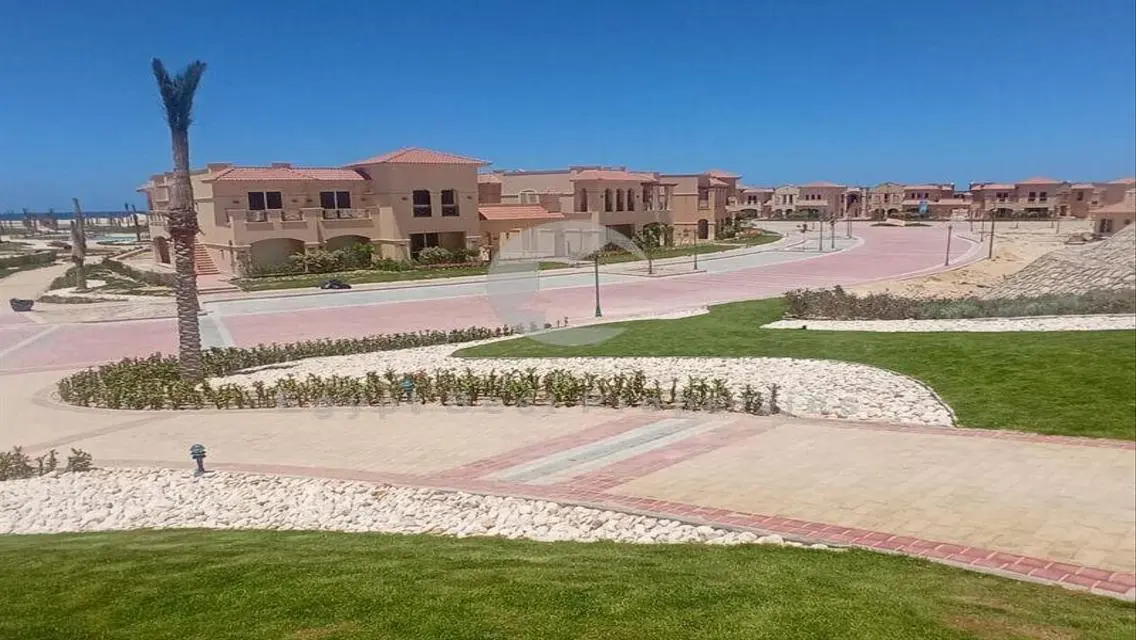 فيلا للبيع استلام فوري صف اول علي البحر بالتقسيط