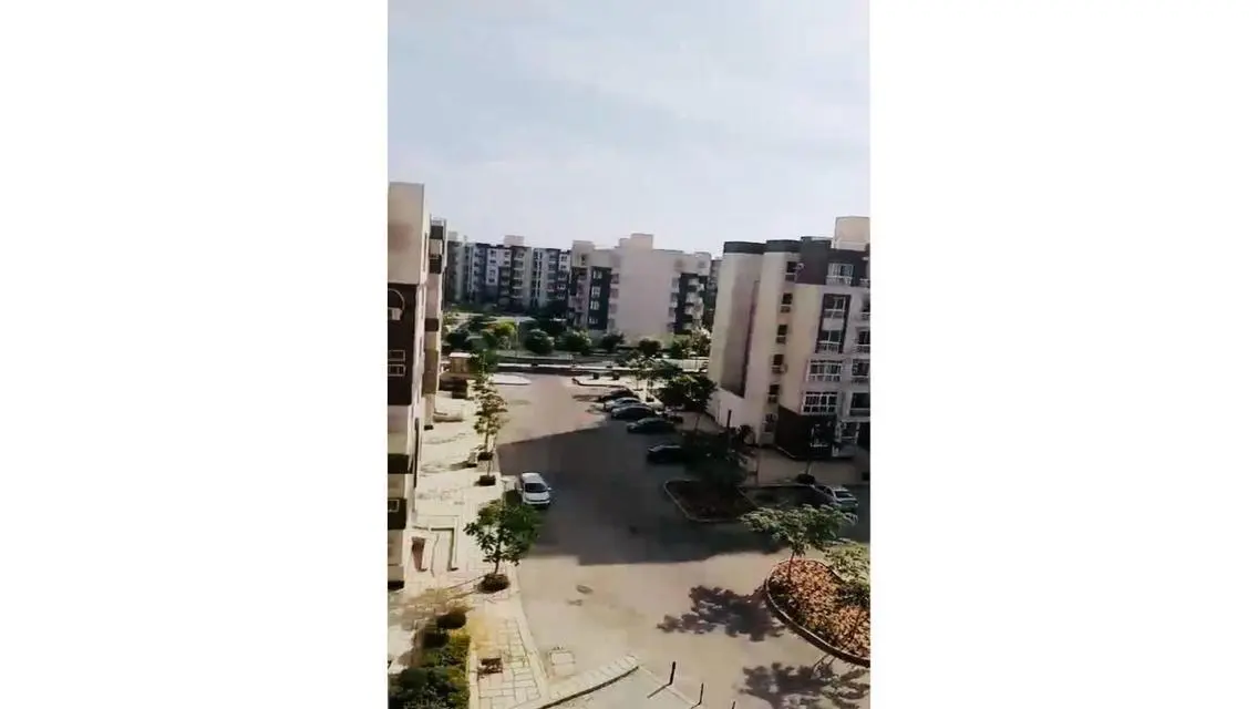 شقه للبيع بمدينتى B12 فيو بارك و جاردن متشطبة 140م