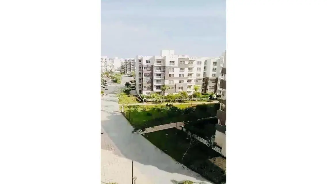 شقه للبيع بمدينتى B12 فيو بارك و جاردن متشطبة 140م