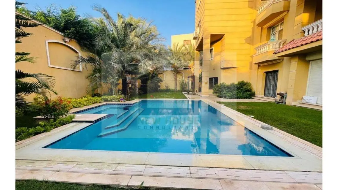 فيلا مستقله في الشروق 2 ( تشطيب كامل ) حمام سباحه