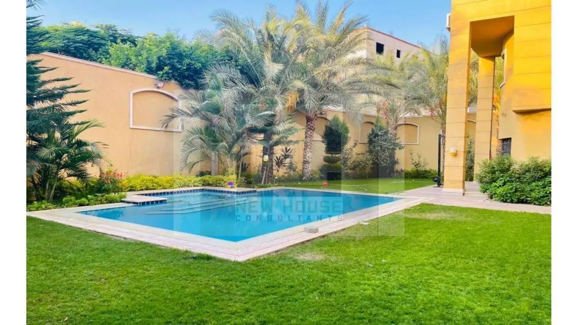 فيلا مستقله في الشروق 2 ( تشطيب كامل ) حمام سباحه