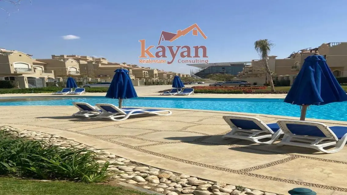 Twin house directly on the swimming pool, immediate receipt