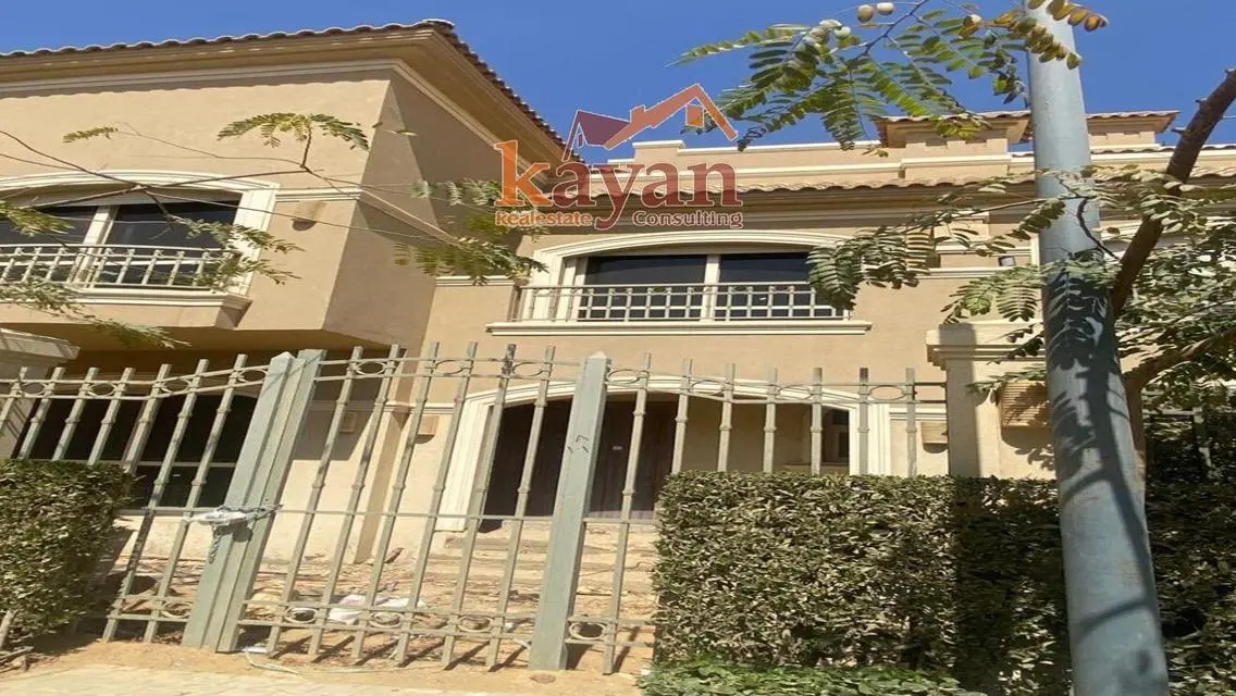 Twin house directly on the swimming pool, immediate receipt