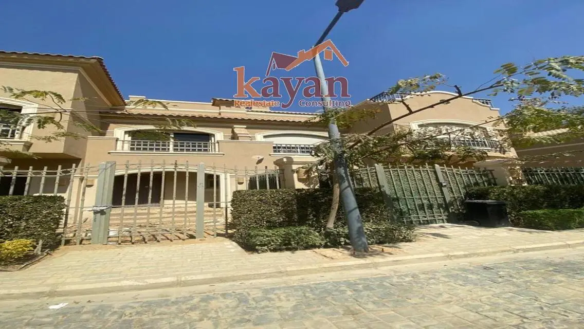Twin house directly on the swimming pool, immediate receipt