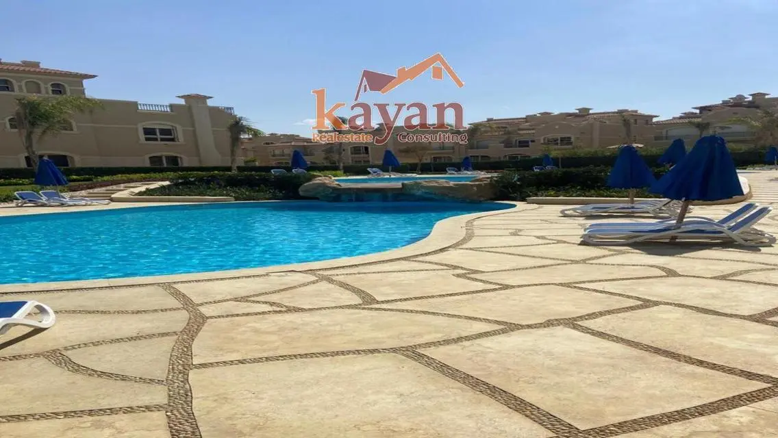 Twin house directly on the swimming pool, immediate receipt