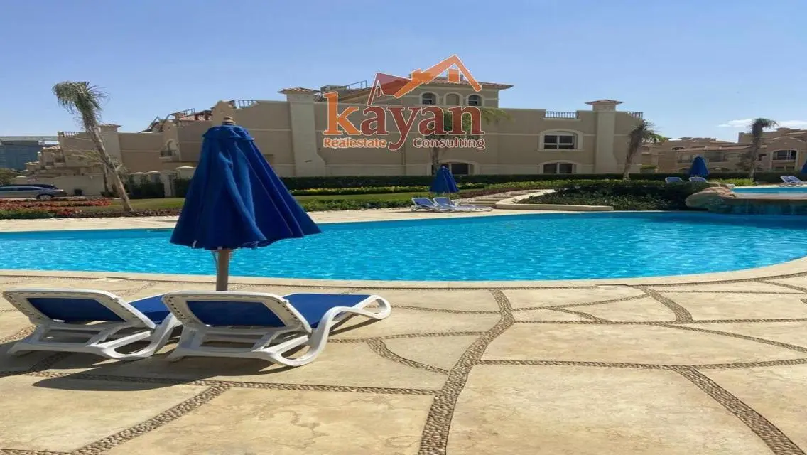 Twin house directly on the swimming pool, immediate receipt