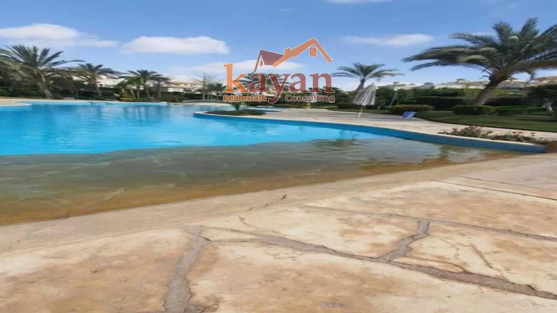 Twin house directly on the swimming pool, immediate receipt